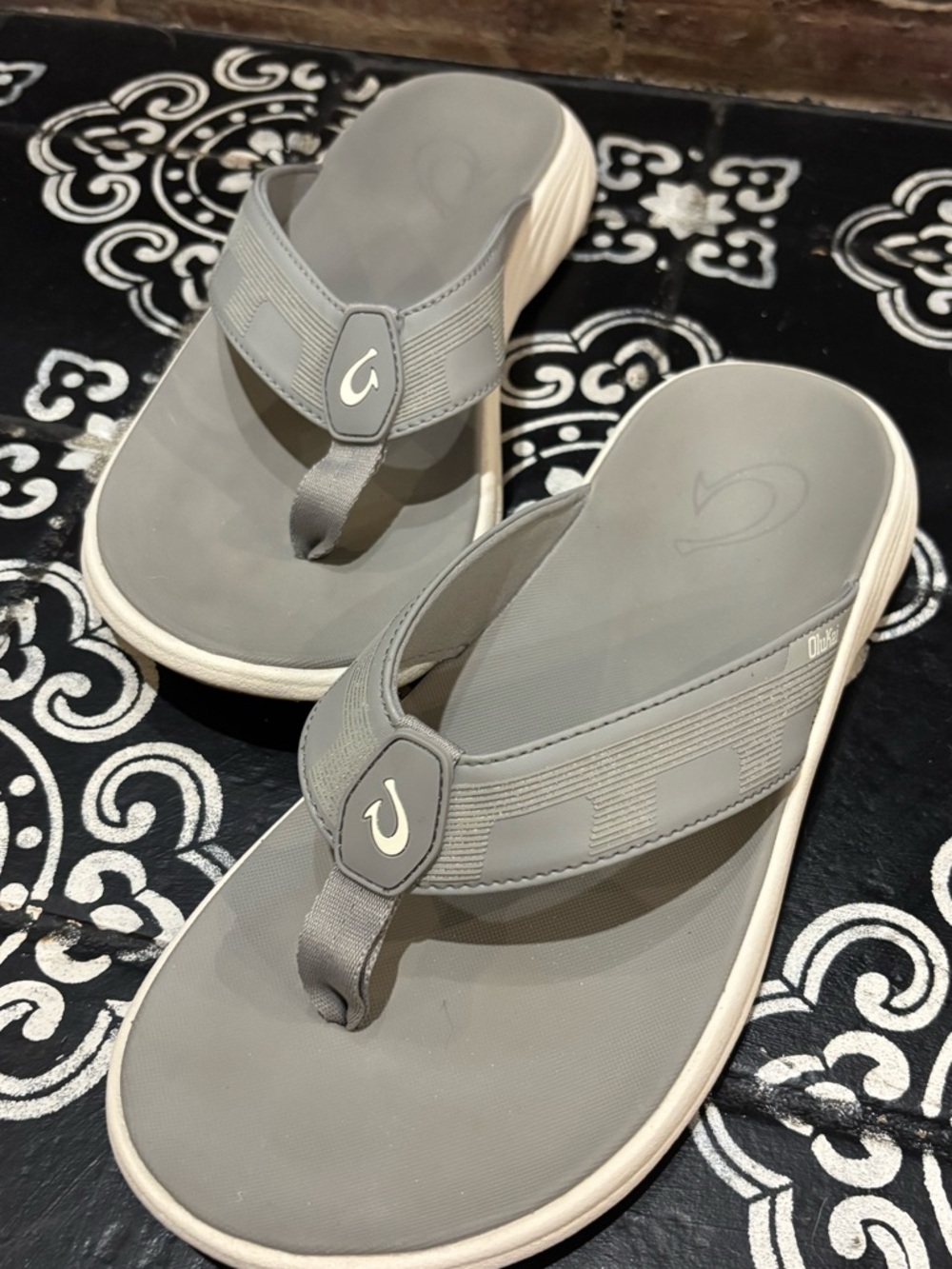 Olukai Men’s Gray Thong Sandals - Comfortable Everyday Flip-Flops